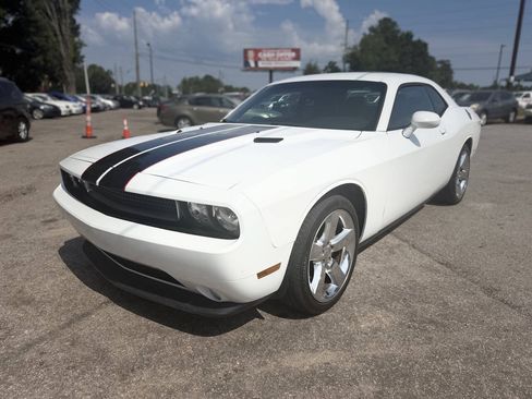 Used 2011 Dodge Challenger RWD image 1