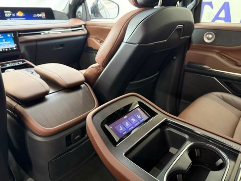 New 2026 Lincoln Navigator Reserve AWD/4WD image 17