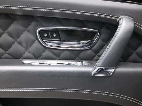 Used 2018 Bentley Bentayga AWD/4WD image 10