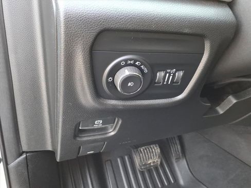 Used 2023 Jeep Grand Cherokee L Limited w/ Black Appearance Package image 20