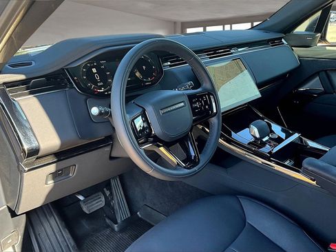 Used 2025 Land Rover Range Rover Sport SE image 13