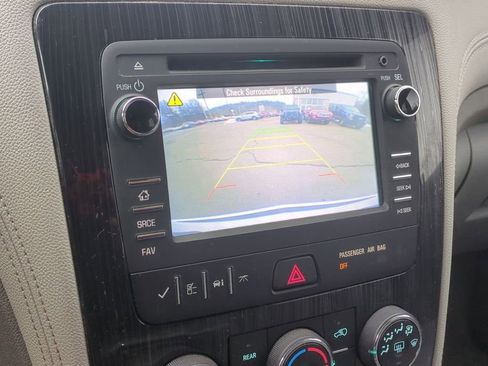 Used 2017 Chevrolet Traverse LT image 20
