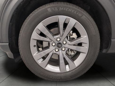 Used 2024 Ford Explorer XLT w/ Equipment Group 202A AWD/4WD image 3