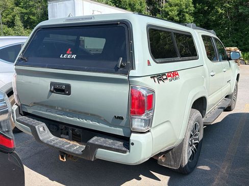 Used 2022 Toyota Tacoma TRD Sport w/ Technology Package AWD/4WD image 8
