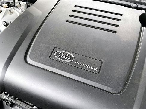 Used 2024 Land Rover Discovery S image 27