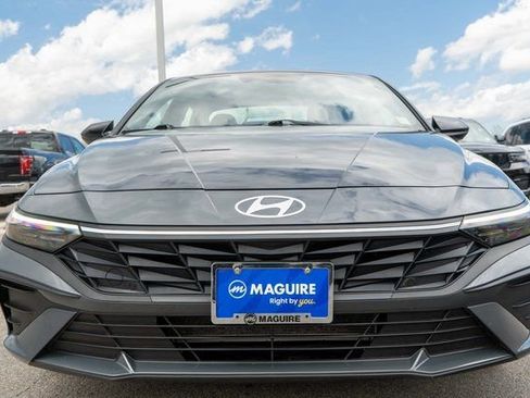 Used 2025 Hyundai Elantra Sport FWD image 3