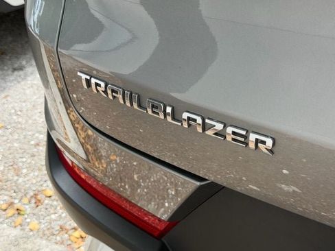 Used 2025 Chevrolet TrailBlazer LT FWD image 8