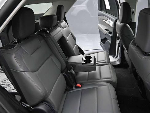 Used 2025 Ford Explorer Active w/ Active Comfort Package image 14