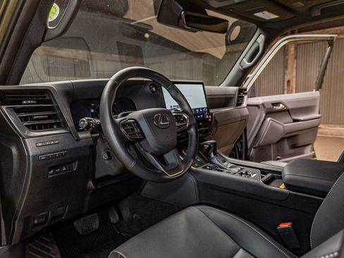 Used 2025 Lexus GX 550 w/ Accessory Package (2T) AWD/4WD image 14