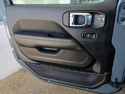 Used 2025 Jeep Wrangler Unlimited Sahara w/ Safety Group image 20