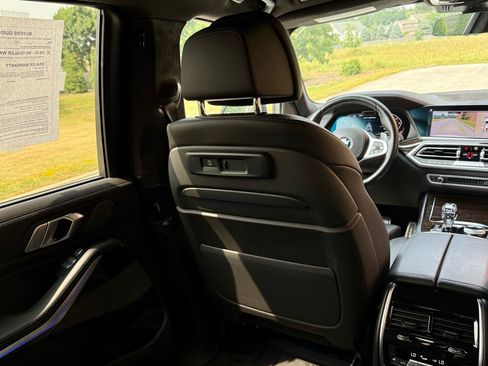 Used 2021 BMW X7 M50i AWD/4WD image 32