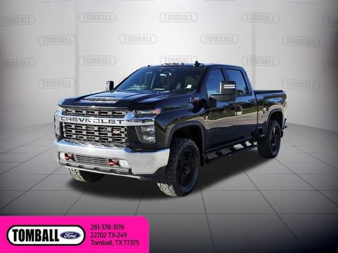 Used 2020 Chevrolet Silverado 2500 LT w/ Convenience Package image 3