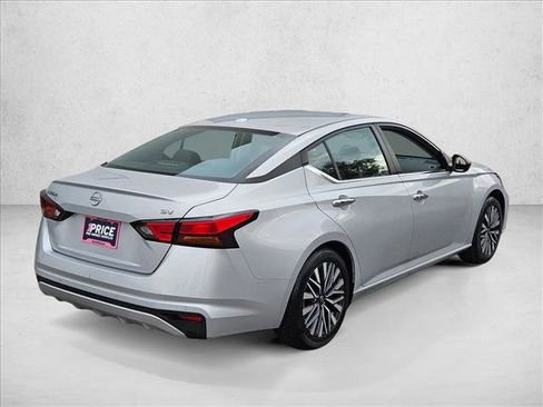 Used 2024 Nissan Altima 2.5 SV image 5