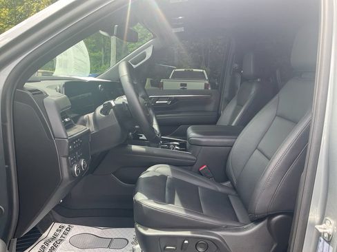 Used 2025 Chevrolet Tahoe Z71 w/ Comfort Package AWD/4WD image 16