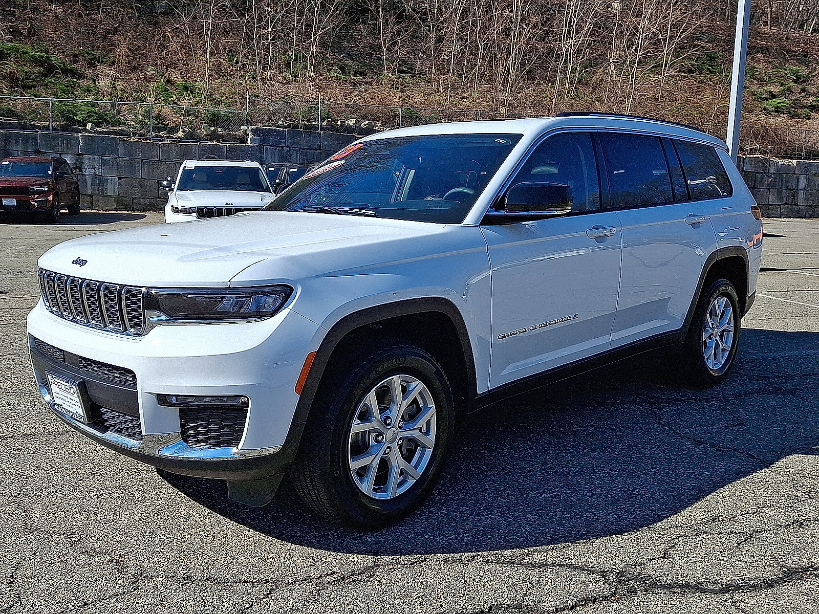 Used 2023 Jeep Grand Cherokee L Limited AWD/4WD image 3
