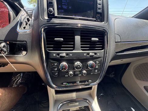 Used 2019 Dodge Grand Caravan SXT FWD image 33