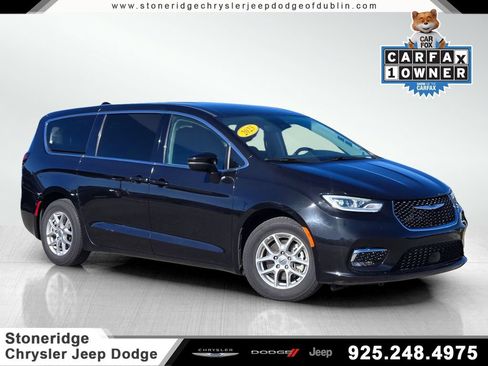 Used 2023 Chrysler Pacifica Touring-L FWD image 1
