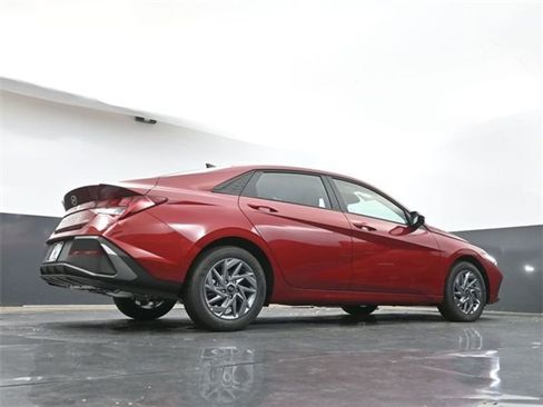 Used 2025 Hyundai Elantra Blue image 35