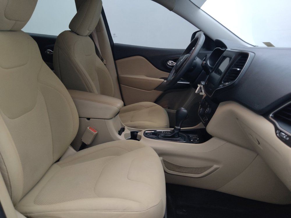 Used 2019 Jeep Cherokee Latitude w/ Popular Appearance Group FWD image 21