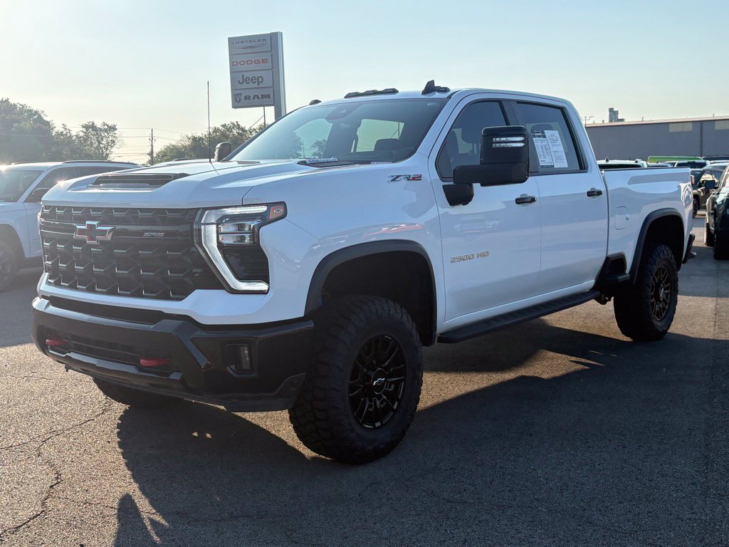 Used 2024 Chevrolet Silverado 2500 ZR2 w/ Technology Package AWD/4WD image 3