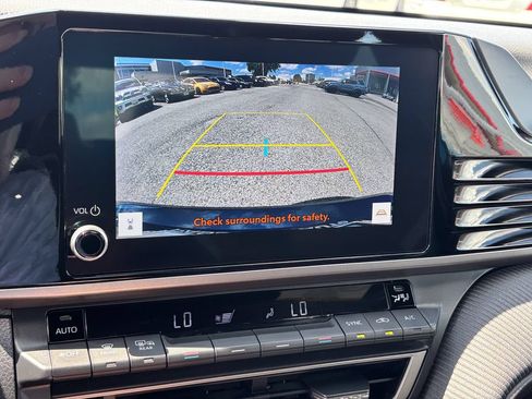 Used 2025 Toyota Camry SE FWD image 31