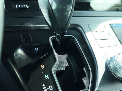 Used 2017 Toyota Sienna SE Premium image 56