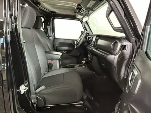 Used 2023 Jeep Wrangler Unlimited AWD/4WD image 29