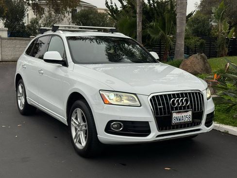Used 2017 Audi Q5 2.0T Premium Plus w/ Technology Package image 4