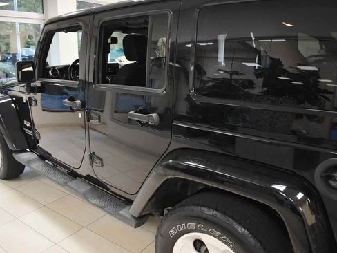 Used 2013 Jeep Wrangler Unlimited Sahara w/ Connectivity Group AWD/4WD image 44