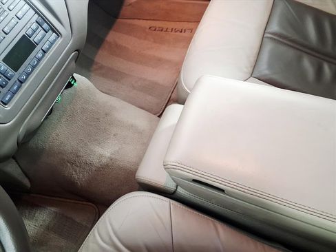 Used 2004 Lincoln Town Car Ultimate image 25