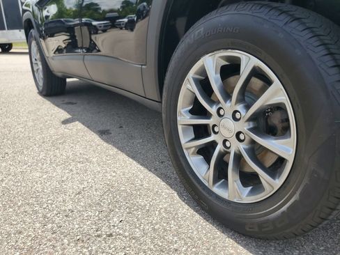 Used 2019 Jeep Cherokee Latitude Plus AWD/4WD image 34