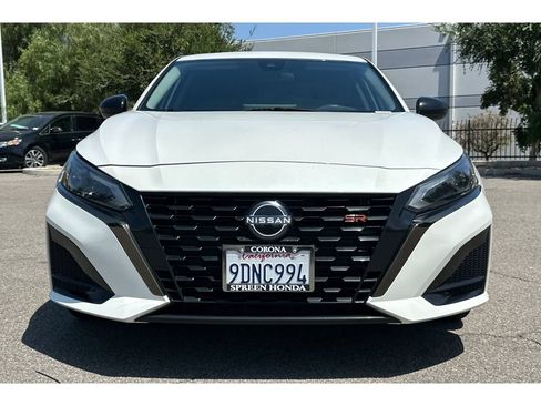 Used 2023 Nissan Altima 2.5 SR w/ SR Premium Package FWD image 9