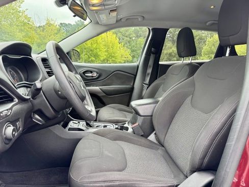 Used 2019 Jeep Cherokee Latitude w/ Popular Appearance Group image 27