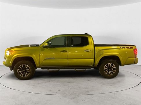 Used 2023 Toyota Tacoma TRD Sport image 2
