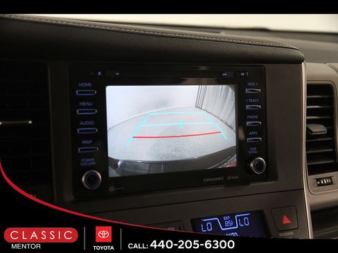 Used 2018 Toyota Sienna XLE Premium AWD/4WD image 15