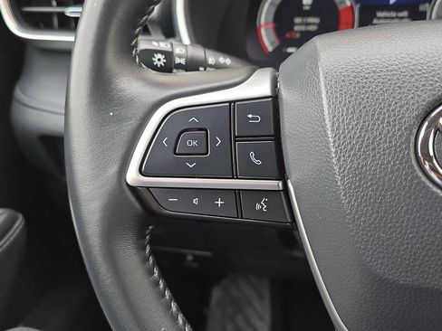 Used 2025 Toyota Highlander XSE AWD/4WD image 20