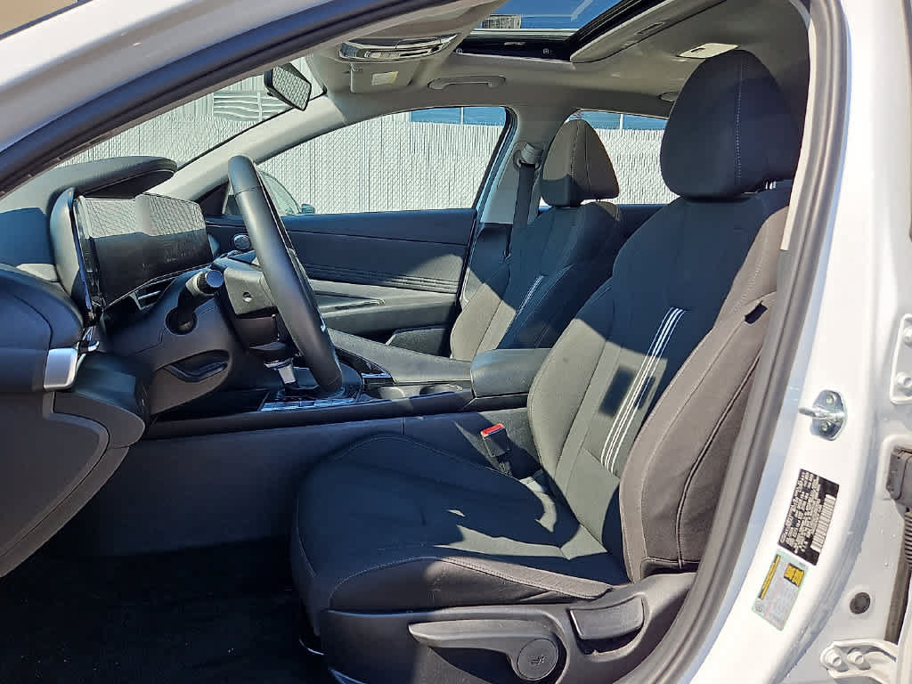 Used 2025 Hyundai Elantra SEL FWD image 12