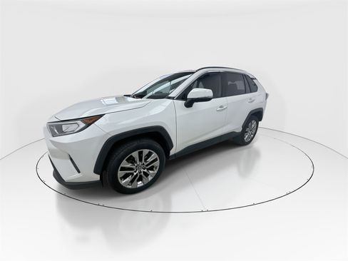 Used 2019 Toyota RAV4 Limited image 4