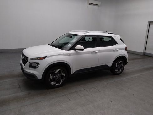 Used 2021 Hyundai Venue SEL FWD image 2