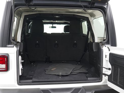 Used 2020 Jeep Wrangler Unlimited Sahara AWD/4WD image 16