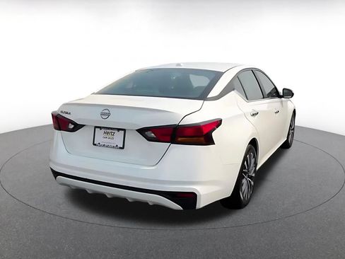Used 2025 Nissan Altima 2.5 SV FWD image 13