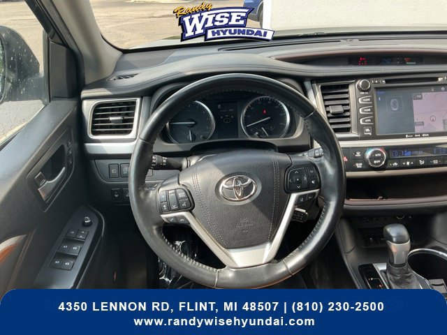 Used 2019 Toyota Highlander Limited Platinum AWD/4WD image 19