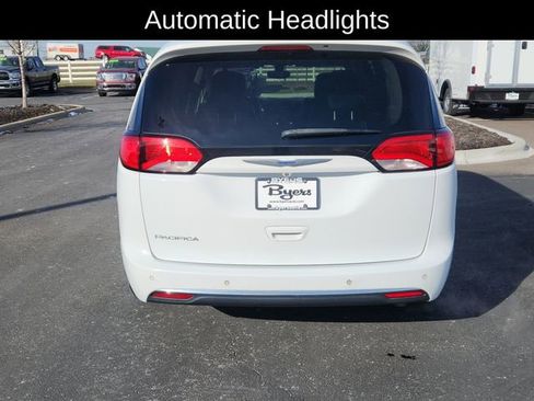 Used 2019 Chrysler Pacifica Touring-L image 8