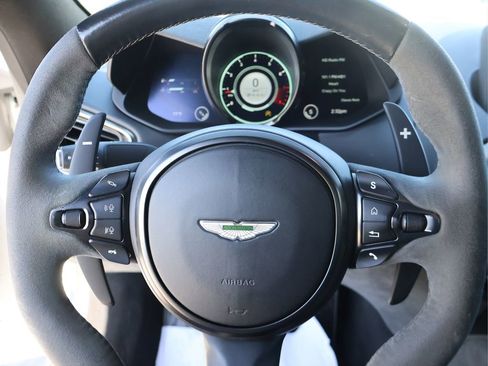 Used 2022 Aston Martin V8 Vantage Roadster image 11