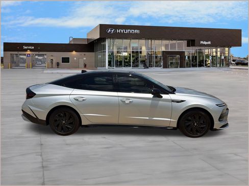 Certified 2025 Hyundai Sonata Limited FWD image 8