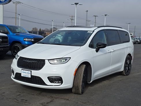 New 2026 Chrysler Pacifica Limited w/ S Appearance Package image 65