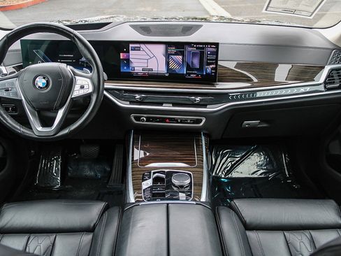 Used 2023 BMW X7 xDrive40i image 9