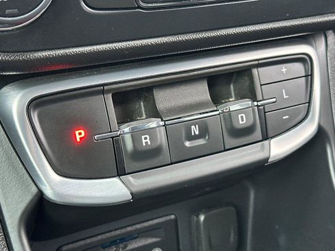 Used 2024 GMC Terrain SLT image 20