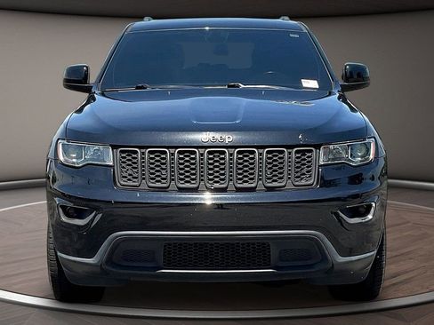Used 2021 Jeep Grand Cherokee Laredo AWD/4WD image 2