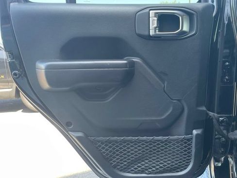 Used 2019 Jeep Wrangler Unlimited Sport S AWD/4WD image 22